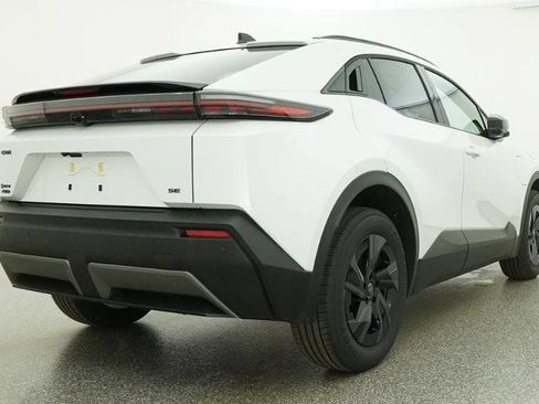 Used 2026 Toyota C-HR AWD/4WD image 27