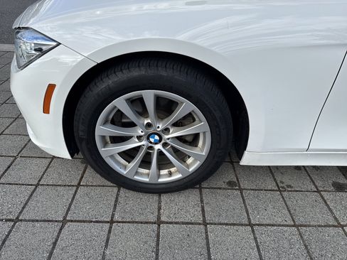 Used 2018 BMW 320i xDrive Sedan AWD/4WD image 9