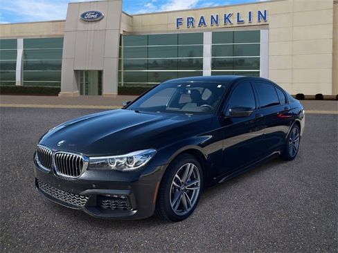 Used 2019 BMW 740i xDrive image 3