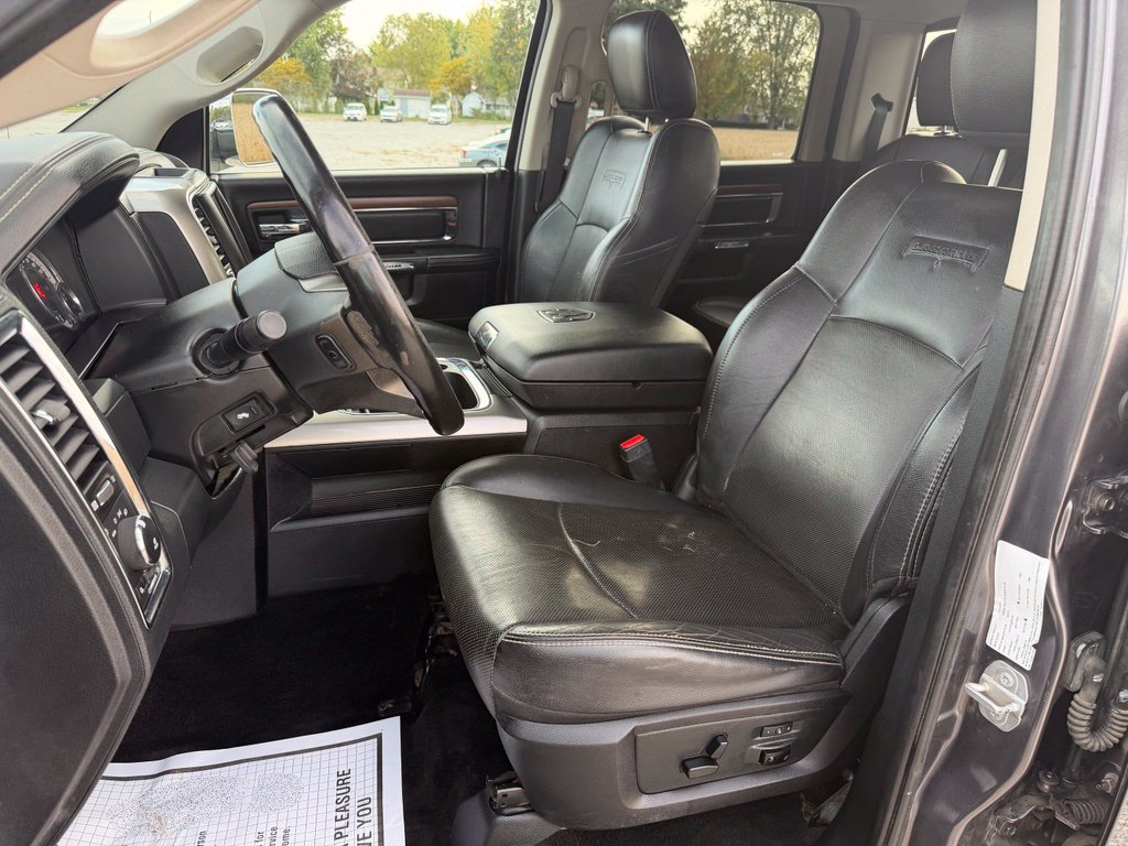 Used 2016 RAM 1500 Laramie AWD/4WD image 3