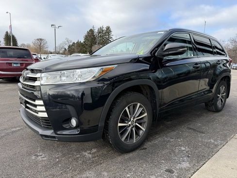 Used 2018 Toyota Highlander XLE image 3