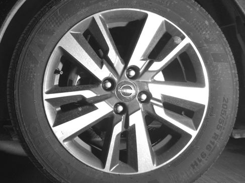 Used 2025 Nissan Versa SV FWD image 15