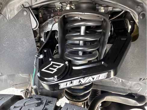 Used 2018 Toyota Tacoma SR5 RWD image 42