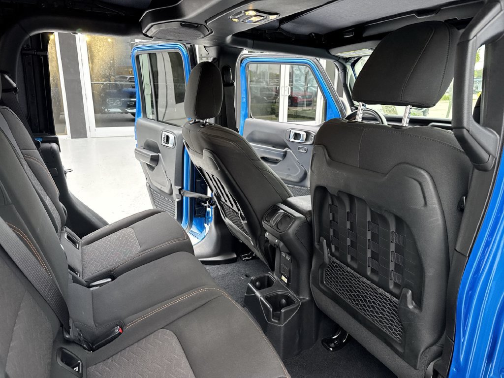 Used 2023 Jeep Gladiator Mojave AWD/4WD image 33
