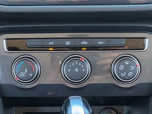 Used 2021 Volkswagen Tiguan S image 40