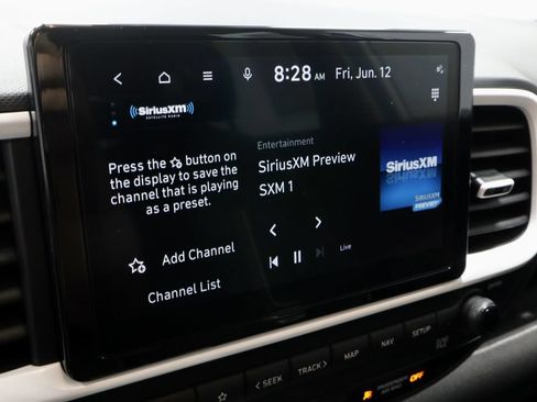 Used 2024 Hyundai Venue Limited FWD image 3