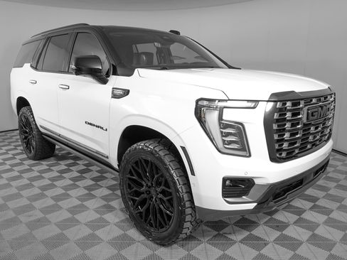 Used 2026 GMC Yukon Denali Ultimate AWD/4WD image 3