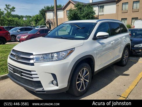 Used 2019 Toyota Highlander XLE AWD/4WD image 1