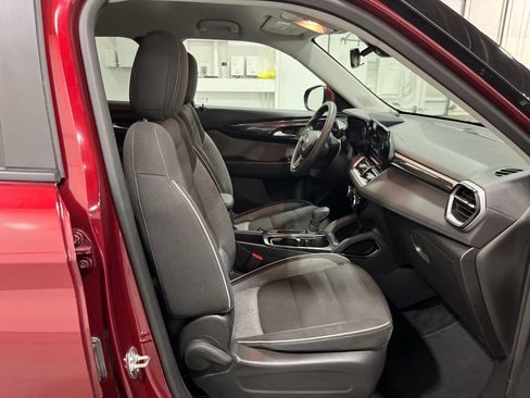 Used 2025 Chevrolet TrailBlazer LT image 37