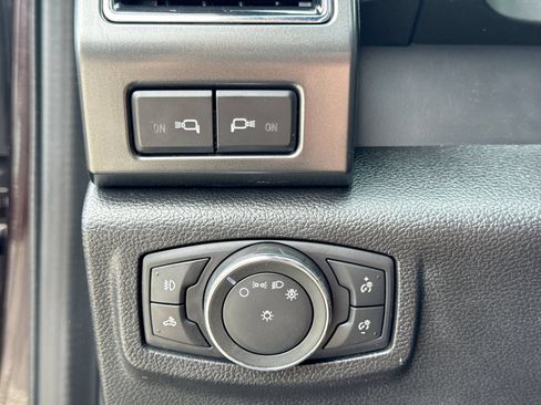 Used 2019 Ford F150 Lariat w/ Equipment Group 502A Luxury AWD/4WD image 33
