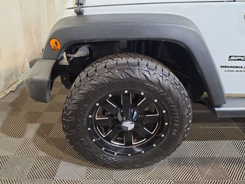 Used 2018 Jeep Wrangler Unlimited Sport S AWD/4WD image 18