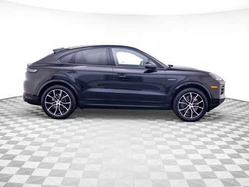 Certified 2025 Porsche Cayenne E-Hybrid Coupe AWD/4WD image 7