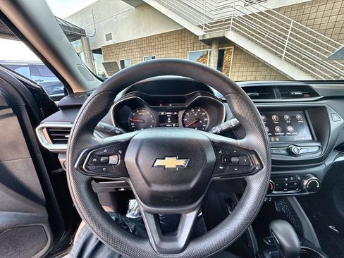 Used 2023 Chevrolet TrailBlazer LT FWD image 11