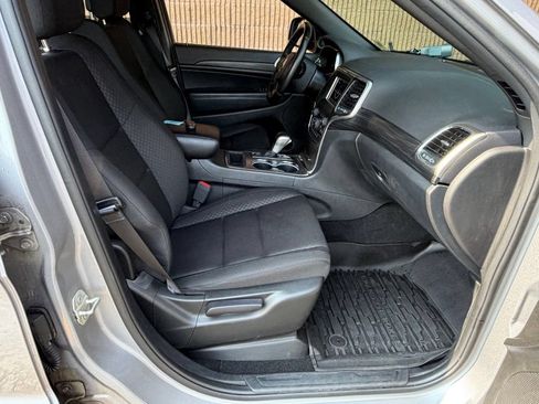 Used 2021 Jeep Grand Cherokee Laredo AWD/4WD image 39
