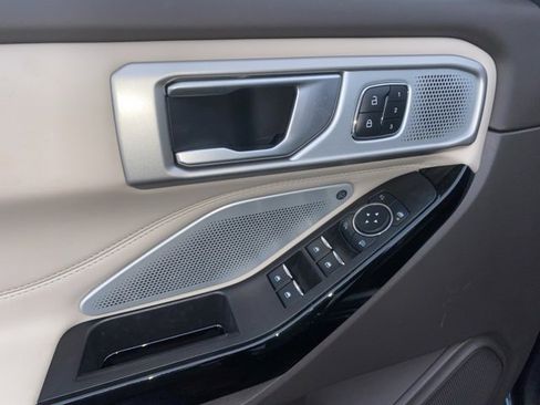 Used 2023 Ford Explorer Platinum w/ Technology Package image 20