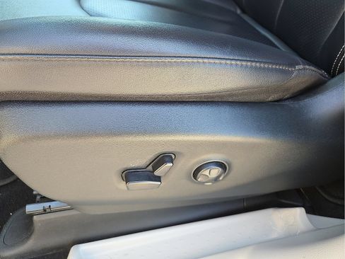 Used 2024 Chrysler Pacifica Touring-L FWD image 14