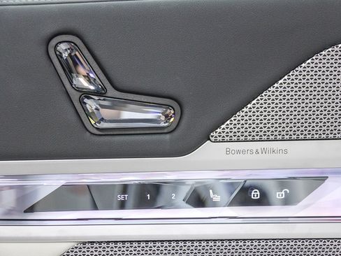 Used 2025 BMW i7 xDrive60 image 21