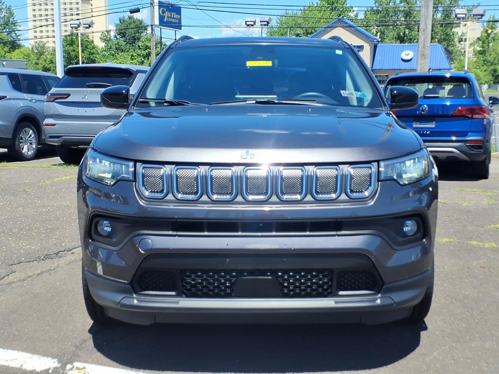 Used 2022 Jeep Compass Latitude w/ Sun and Sound Group AWD/4WD image 9