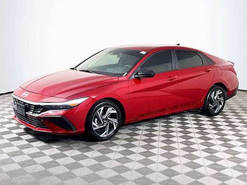Used 2025 Hyundai Elantra Sport FWD image 4