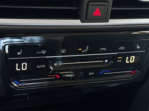 New 2026 Volkswagen Taos SE FWD image 18