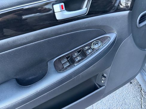 Used 2013 Hyundai Genesis 3.8 image 21