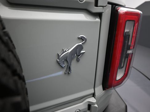 Used 2022 Ford Bronco Outer Banks image 13