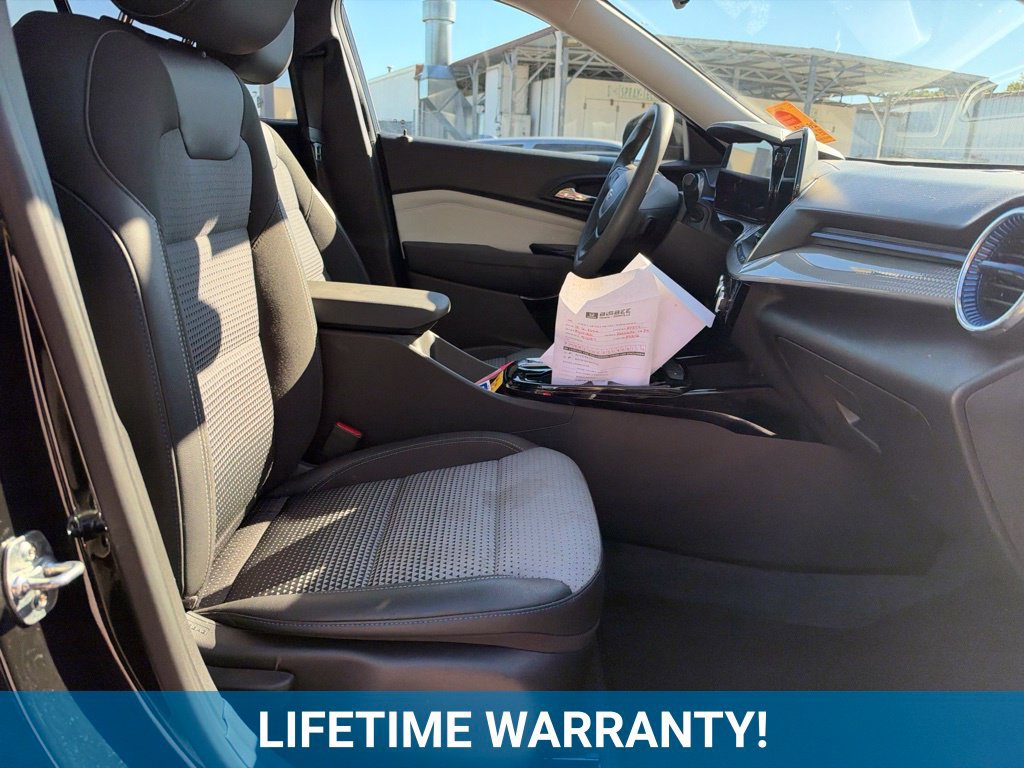 Used 2025 Chevrolet Trax LT FWD image 14