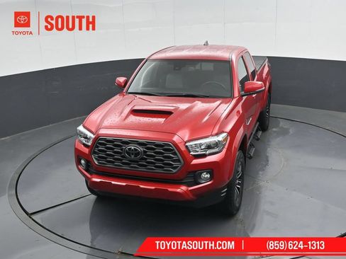 Used 2022 Toyota Tacoma TRD Sport AWD/4WD image 45