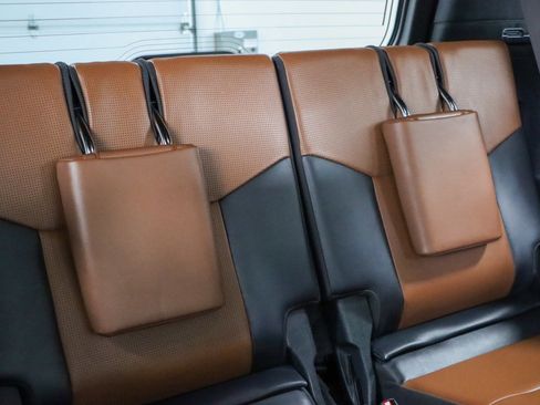 Used 2025 Lexus GX 550 w/ Accessory Package (Z1) image 33