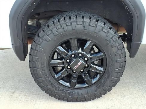 Used 2024 GMC Sierra 2500 AT4 AWD/4WD image 13