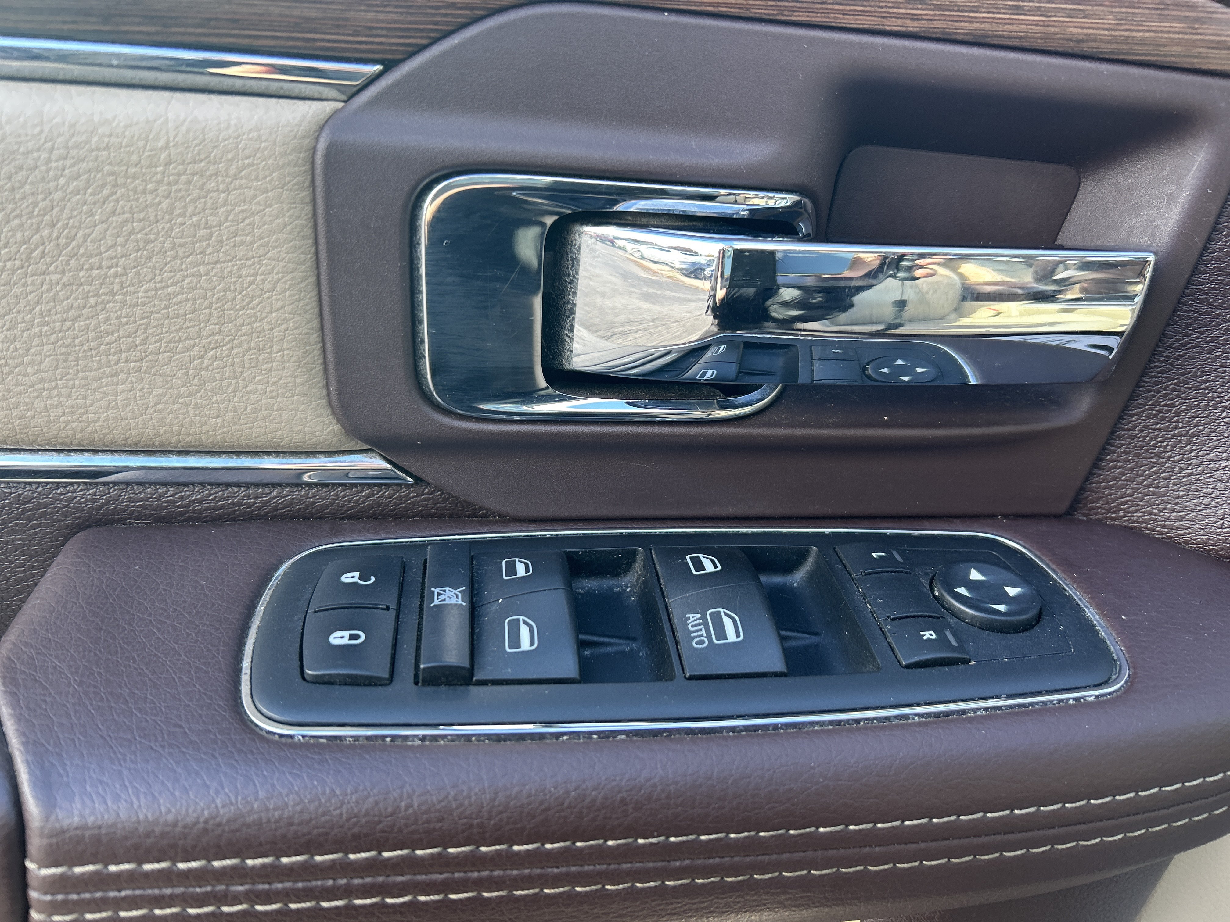 Used 2015 RAM 1500 Laramie w/ Convenience Group AWD/4WD image 10