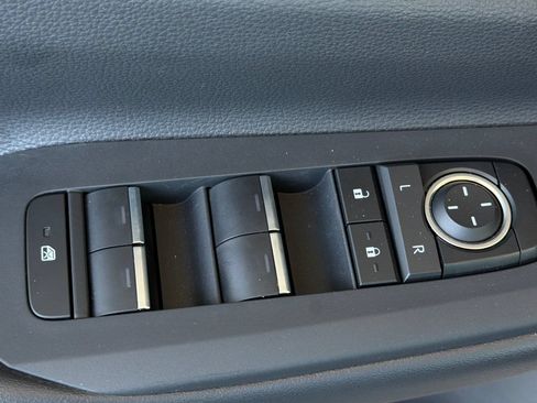 Used 2024 Toyota Prius Prime FWD image 12