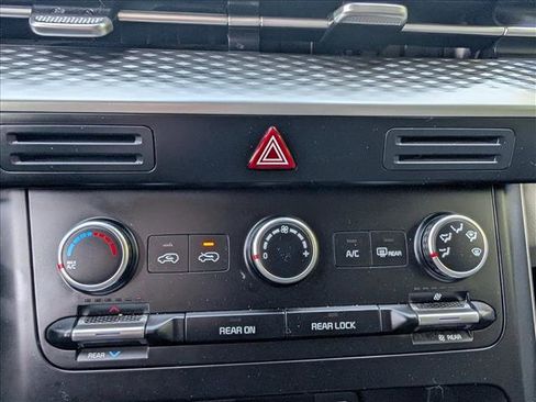 Used 2024 Kia Carnival LX FWD image 34
