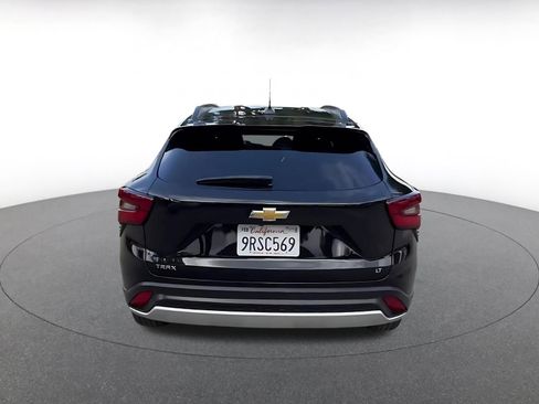 Used 2025 Chevrolet Trax LT FWD image 11
