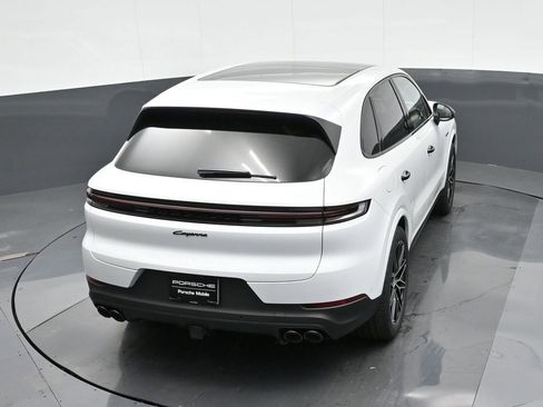Used 2025 Porsche Cayenne E-Hybrid AWD/4WD image 29