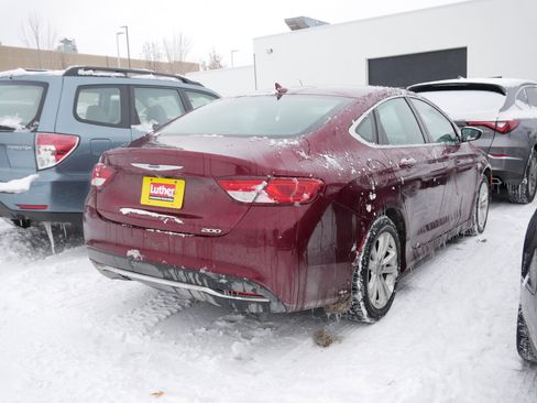 Used 2015 Chrysler 200 Limited w/ Convenience Group image 2