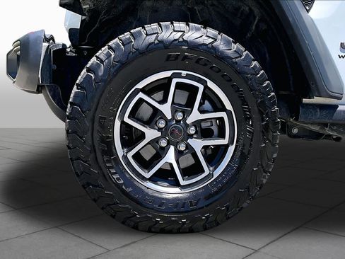 Used 2026 Jeep Wrangler Unlimited Rubicon AWD/4WD image 11