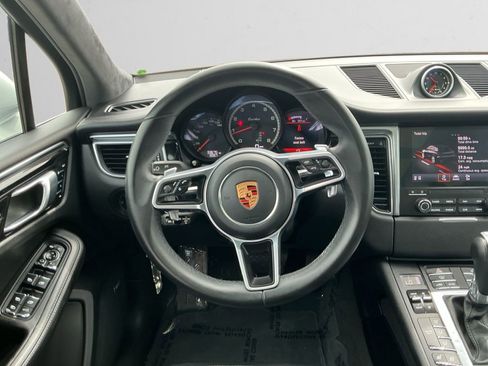 Used 2018 Porsche Macan Turbo AWD/4WD image 12