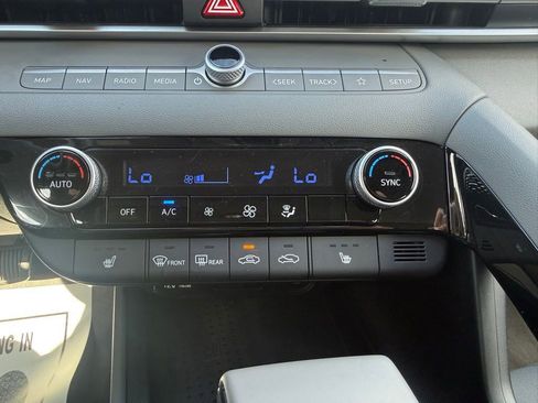 Used 2023 Hyundai Elantra SEL w/ Convenience Package image 22