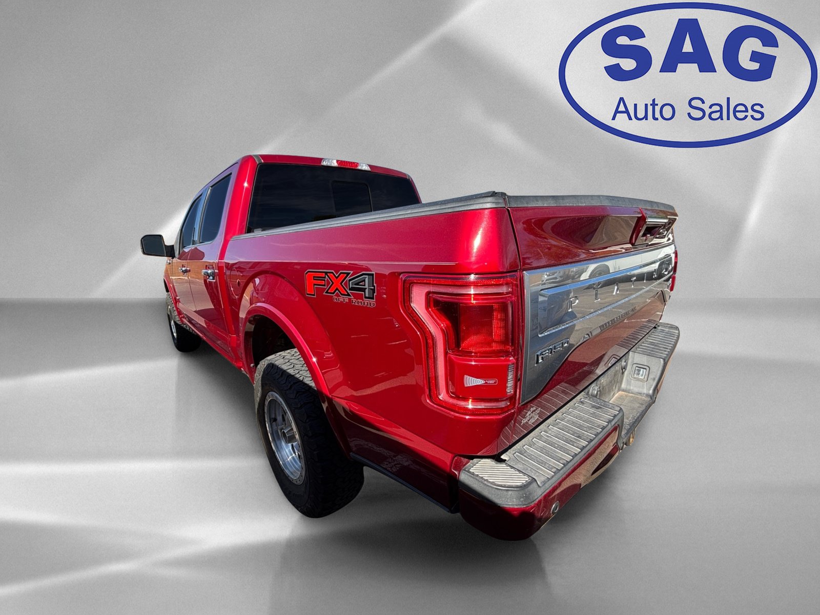 Used 2015 Ford F150 Platinum w/ Equipment Group 701A Luxury AWD/4WD image 4