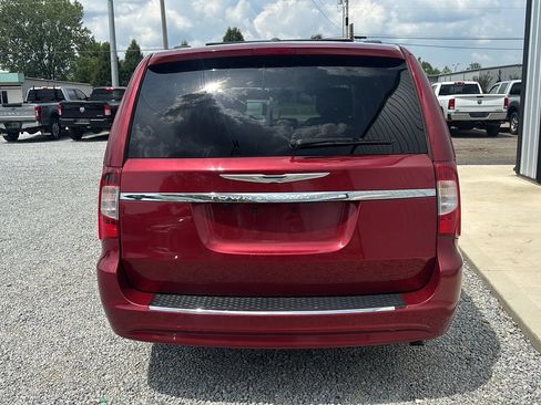 Used 2016 Chrysler Town & Country Touring w/ Driver Convenience Group FWD image 4