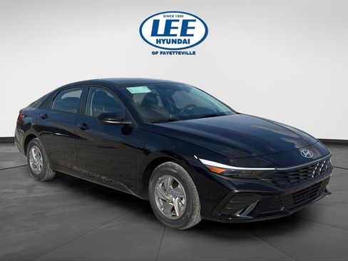 New 2026 Hyundai Elantra SE image 1