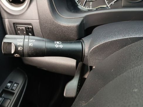 Used 2018 Nissan Versa Note SR image 11