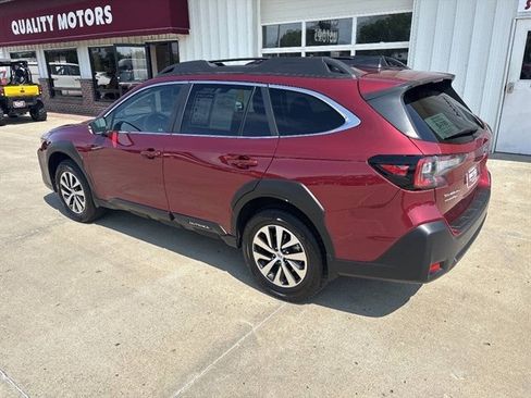 Used 2025 Subaru Outback Premium AWD/4WD image 11