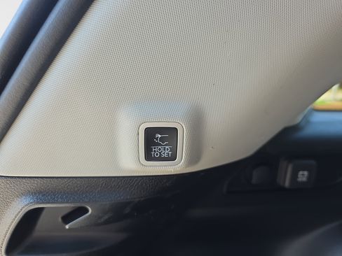 Used 2022 Jeep Grand Cherokee Limited AWD/4WD image 11