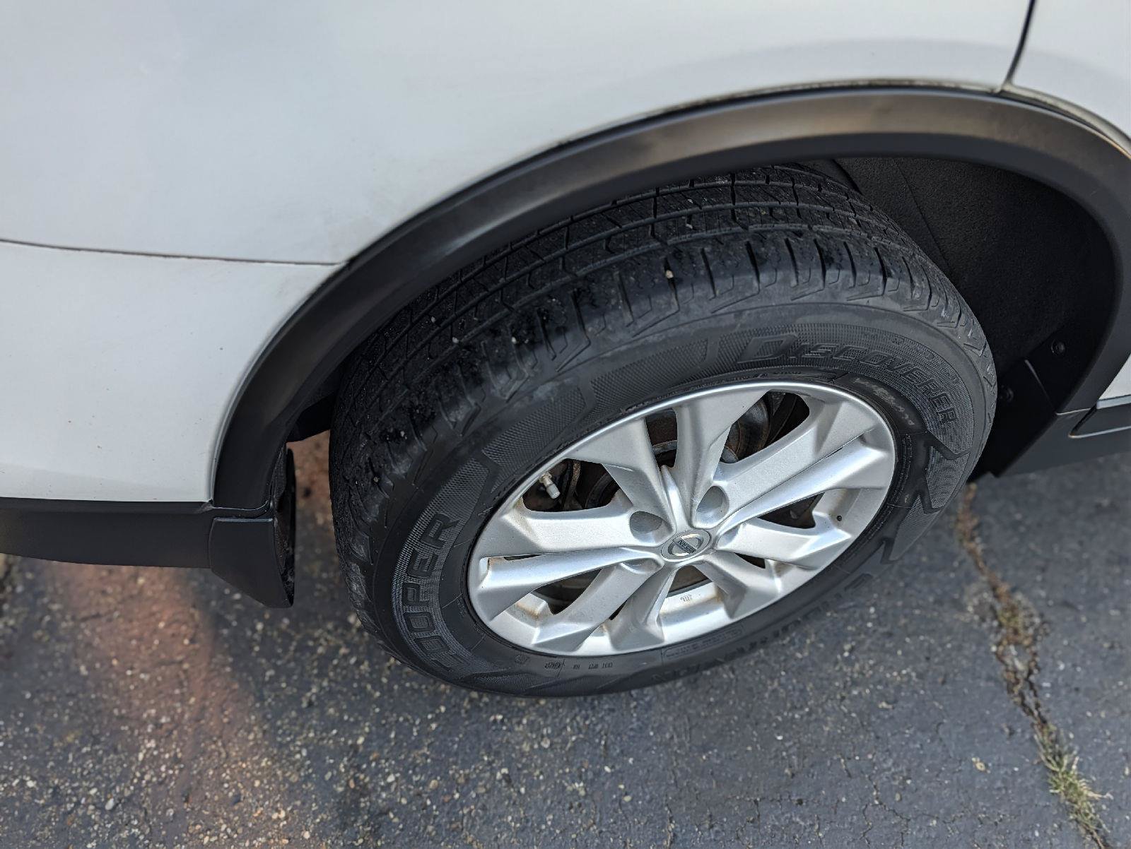Used 2014 Nissan Rogue SV w/ SV Premium Package AWD/4WD image 34