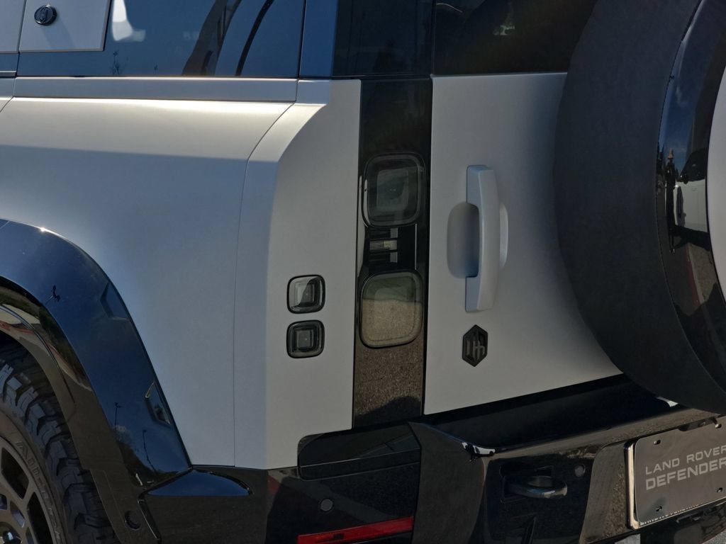 New 2026 Land Rover Defender 110 X-Dynamic SE AWD/4WD image 40