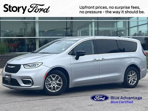 Used 2024 Chrysler Pacifica Touring-L FWD image 1