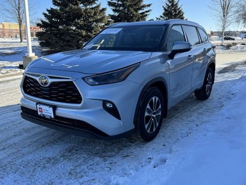 Used 2022 Toyota Highlander XLE image 39