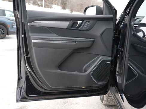 Used 2025 Buick Enclave Preferred image 15